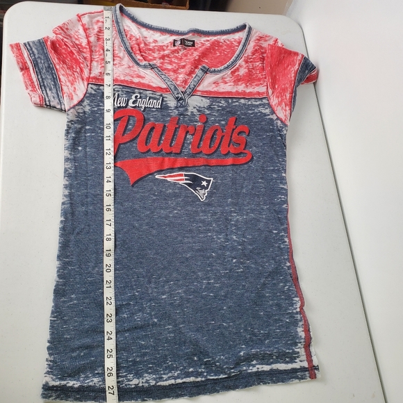 New England Patriots V-neck T-shirt - Picture 6 of 7